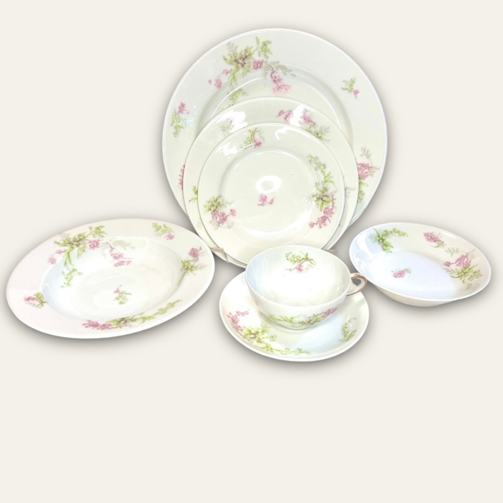 LIMOGES Old Abbey 7 piece Place Setting